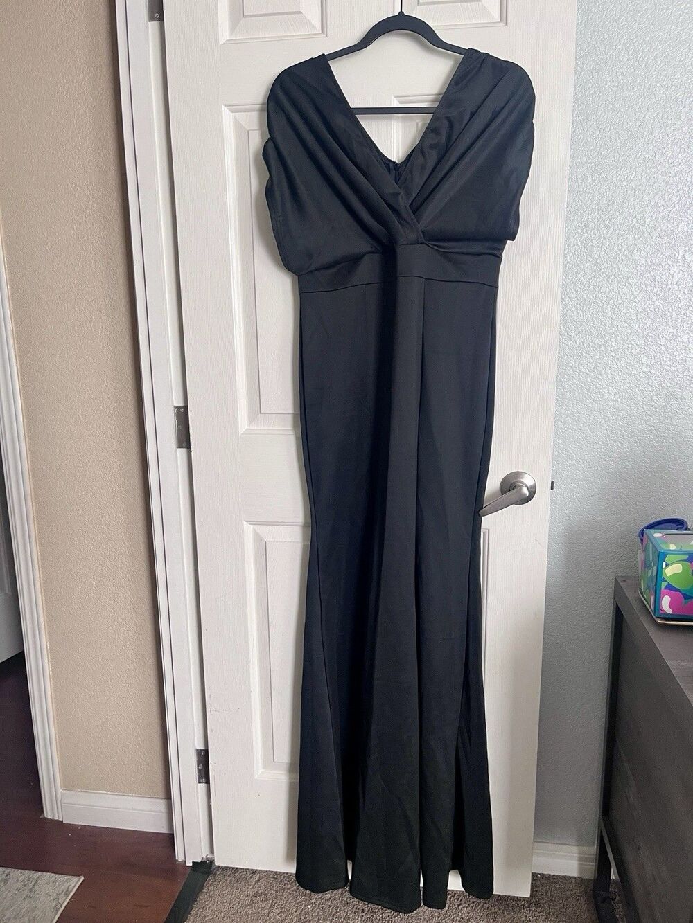 NEW Women’s Black Solid Sleeveless V-Neck Formal Dress Size XL